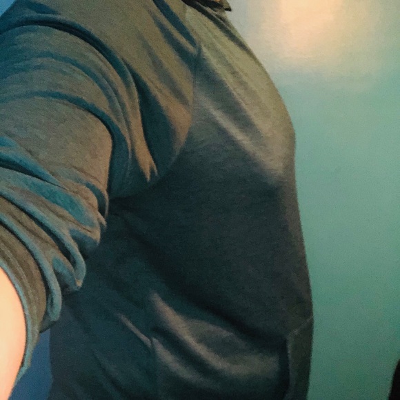 Under Armour Shirts - Picture 2 of 2